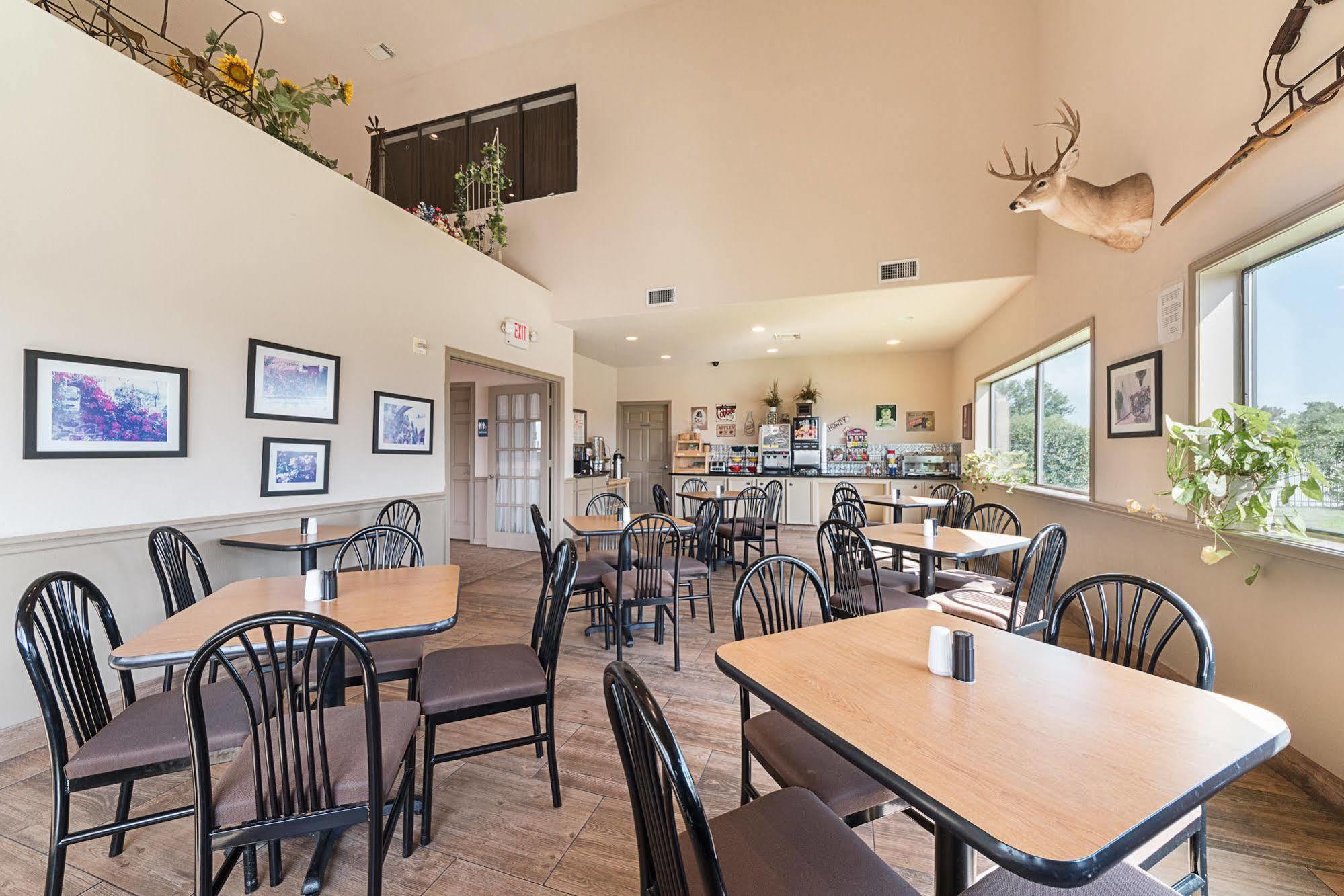 Lone Star Inn And Suites Victoria Esterno foto